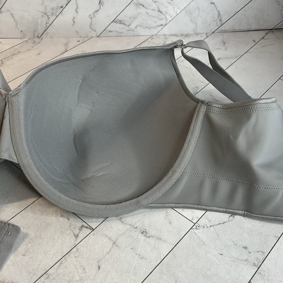 NWOT Cacique Lane Bryant Womans Bra Silver Full Coverage UNDERWIRE 44DD - Picture 5 of 8